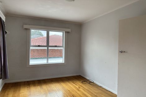 Photo of property in 16 Buscomb Avenue, Henderson, Auckland, 0610