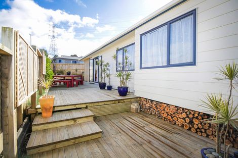 Photo of property in 49 Garton Drive, Massey, Auckland, 0614