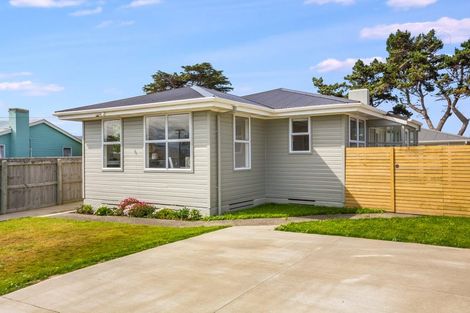 Photo of property in 39 Whanga Crescent, Titahi Bay, Porirua, 5022