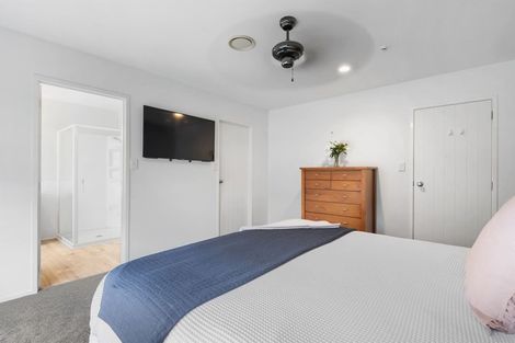 Photo of property in 216 Greenhithe Road, Greenhithe, Auckland, 0632