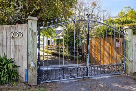 Photo of property in 733 Rawhitiroa Road, Rawhitiroa, Eltham, 4398