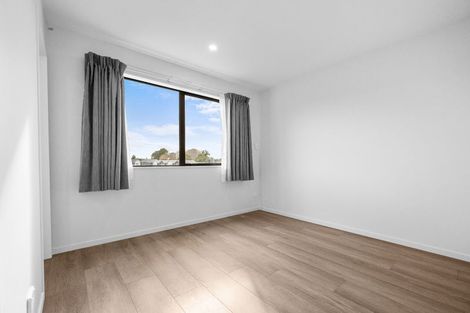 Photo of property in 16 Gossamer Drive, Pakuranga Heights, Auckland, 2010