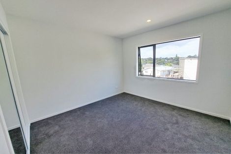 Photo of property in 2/47 Awaroa Road, Sunnyvale, Auckland, 0612