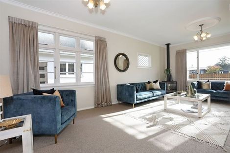 Photo of property in 12 Winston Avenue, Hokowhitu, Palmerston North, 4410