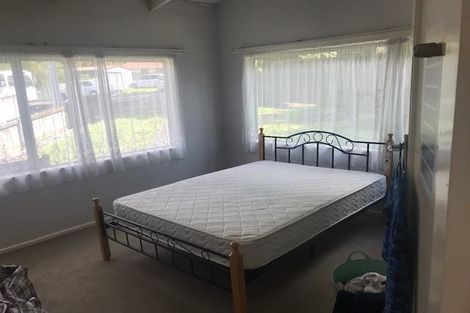 Photo of property in 10 Kaponga Crescent, New Lynn, Auckland, 0600