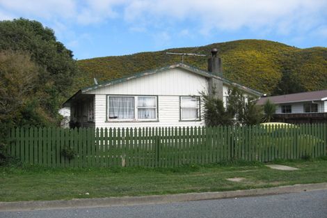 Photo of property in 4 Aporoa Grove, Wainuiomata, Lower Hutt, 5014