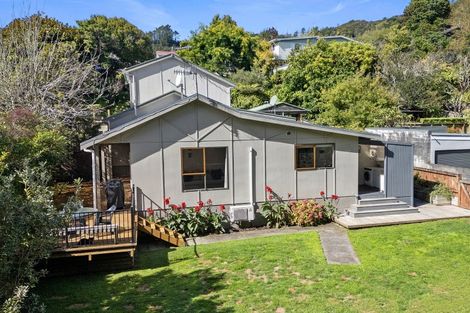 Photo of property in 2/5 Taunton Way, Pinehaven, Upper Hutt, 5019