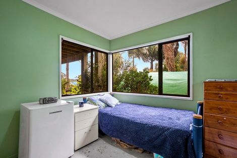 Photo of property in 4 Twin Wharf Road, Herald Island, Auckland, 0618