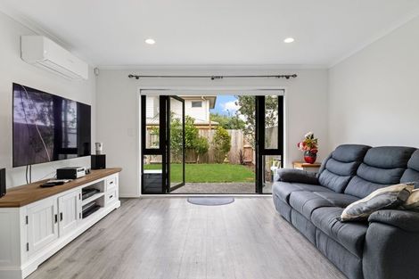 Photo of property in 6 Barnea Circle, Glen Eden, Auckland, 0602