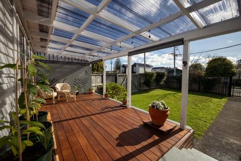 Photo of property in 15 Enderby Drive, Te Atatu Peninsula, Auckland, 0610