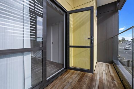 Photo of property in 2/3226 Great North Road, New Lynn, Auckland, 0600