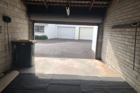 Photo of property in 2/64 Challen Close, Conifer Grove, Takanini, 2112