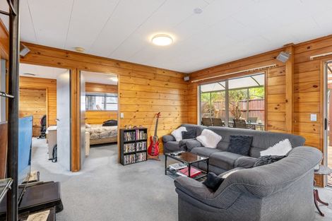 Photo of property in 46 Easton Park Parade, Glenfield, Auckland, 0629