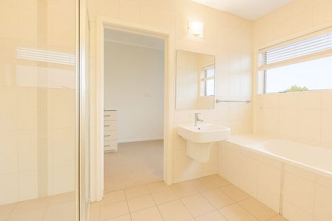 Photo of property in 4 Simon Ellice Drive, Bayview, Auckland, 0629