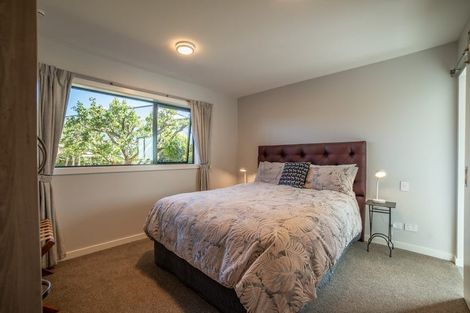 Photo of property in 18 Poplar Drive, Kelvin Heights, Queenstown, 9300