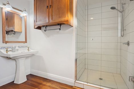 Photo of property in 31 Forest Lake Road, Forest Lake, Hamilton, 3200