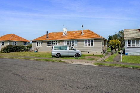 Photo of property in 33 Wilson Street, Waverley, 4510