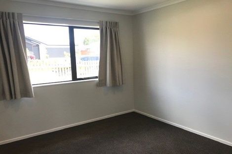 Photo of property in 74 Twin Parks Rise, Papakura, 2110