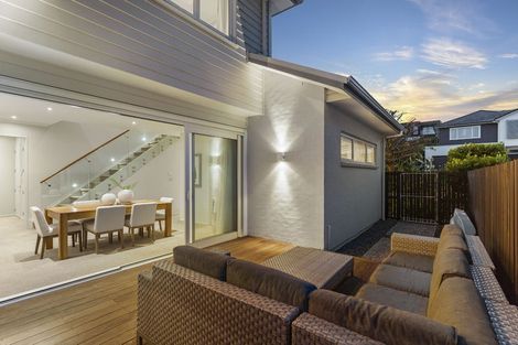 Photo of property in 9 Tuatini Place, Long Bay, Auckland, 0630