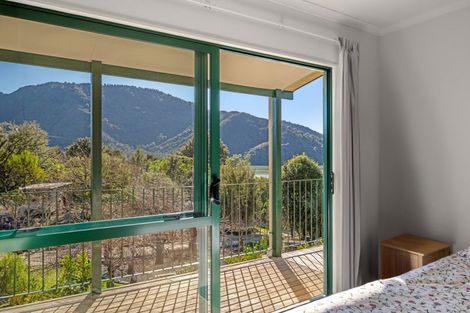 Photo of property in 826 Queen Charlotte Drive, Havelock, Picton, 7281