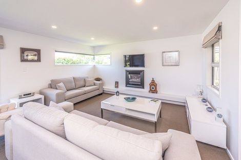 Photo of property in 16 Egmont Street, Patea, 4520