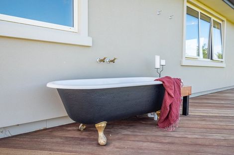 Photo of property in 136 Te Awa Road, Albert Town, Wanaka, 9382