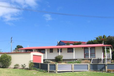 Photo of property in 1 Carthew Terrace, Foxton Beach, Foxton, 4815