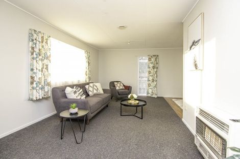 Photo of property in 6 Forbes Place, Kelvin Grove, Palmerston North, 4414