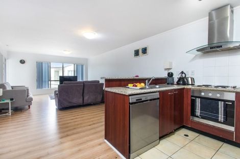 Photo of property in 32/120 Beach Haven Road, Beach Haven, Auckland, 0626
