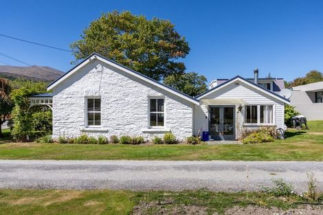 Photo of property in 16 Caernarvon Street, Arrowtown, 9302