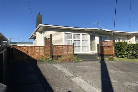 Photo of property in 6 Karaka Crescent, Levin, 5510