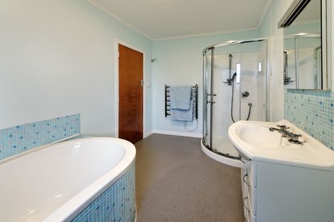 Photo of property in 55 La Rosa Street, Green Bay, Auckland, 0604