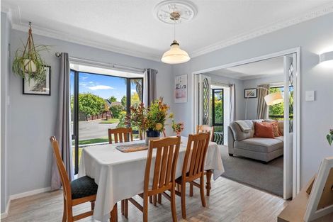 Photo of property in 15 Sonning Place, Redwood, Christchurch, 8051