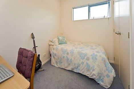 Photo of property in 82 Buscomb Avenue, Henderson, Auckland, 0610