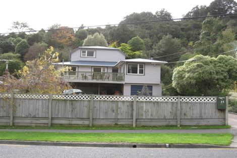 Photo of property in 35 Horoeka Street, Stokes Valley, Lower Hutt, 5019