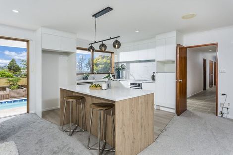 Photo of property in 58 Ravenwood Drive, Forrest Hill, Auckland, 0620