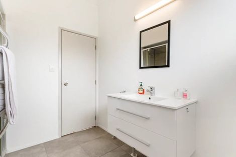 Photo of property in 2/29 Sealy Road, Torbay, Auckland, 0630