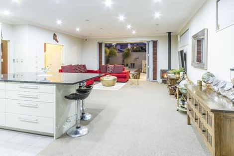 Photo of property in 11 Mistral Place, West Harbour, Auckland, 0618