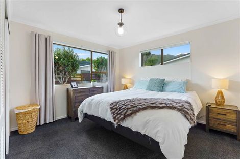 Photo of property in 34 Rewarewa Crescent, Waikanae, 5036