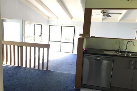 Photo of property in 8 Fitzherbert Avenue, West Harbour, Auckland, 0618