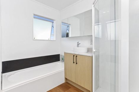 Photo of property in 51 Border Road, Henderson, Auckland, 0612