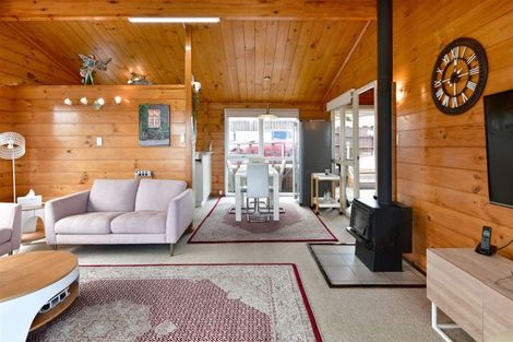 Photo of property in 60 Carlisle Road, Browns Bay, Auckland, 0630