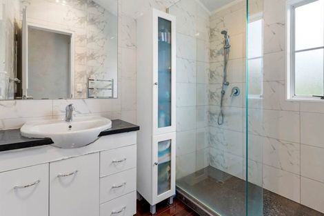 Photo of property in 13 Delisle Place, Windsor Park, Auckland, 0632