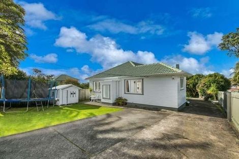 Photo of property in 100 Lincoln Park Avenue, Massey, Auckland, 0614