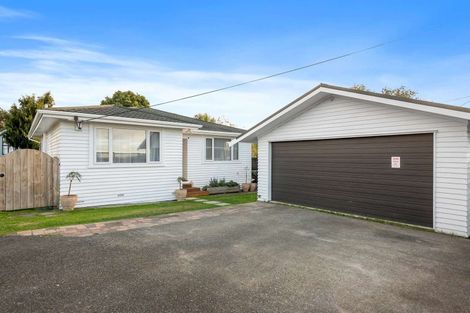 Photo of property in 1/146 Rangatira Road, Beach Haven, Auckland, 0626