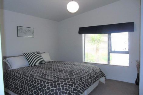 Photo of property in 7 Rarangi Way, Owhiro Bay, Wellington, 6023
