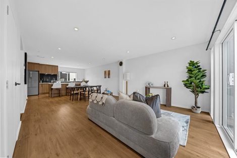 Photo of property in 21 Meritage Lane, Te Atatu South, Auckland, 0610