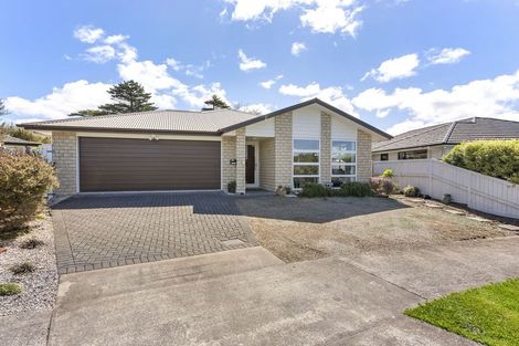 Photo of property in 13 Dida Park Drive, Kumeu, 0810