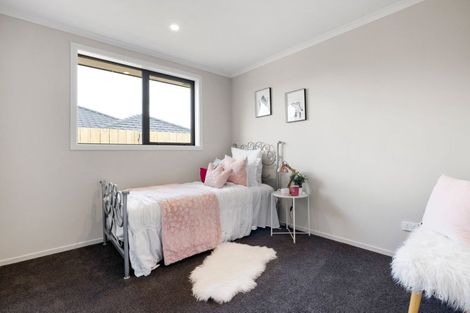 Photo of property in 54 Waruhia Crescent, Rototuna North, 3281