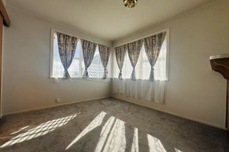 Photo of property in 32 Bond Crescent, Forrest Hill, Auckland, 0620